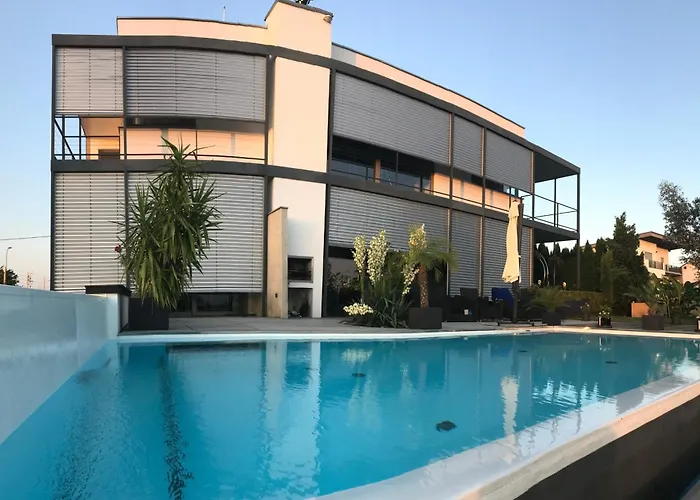 Architektenhaus - Pool - Fernsicht 兰纳赫